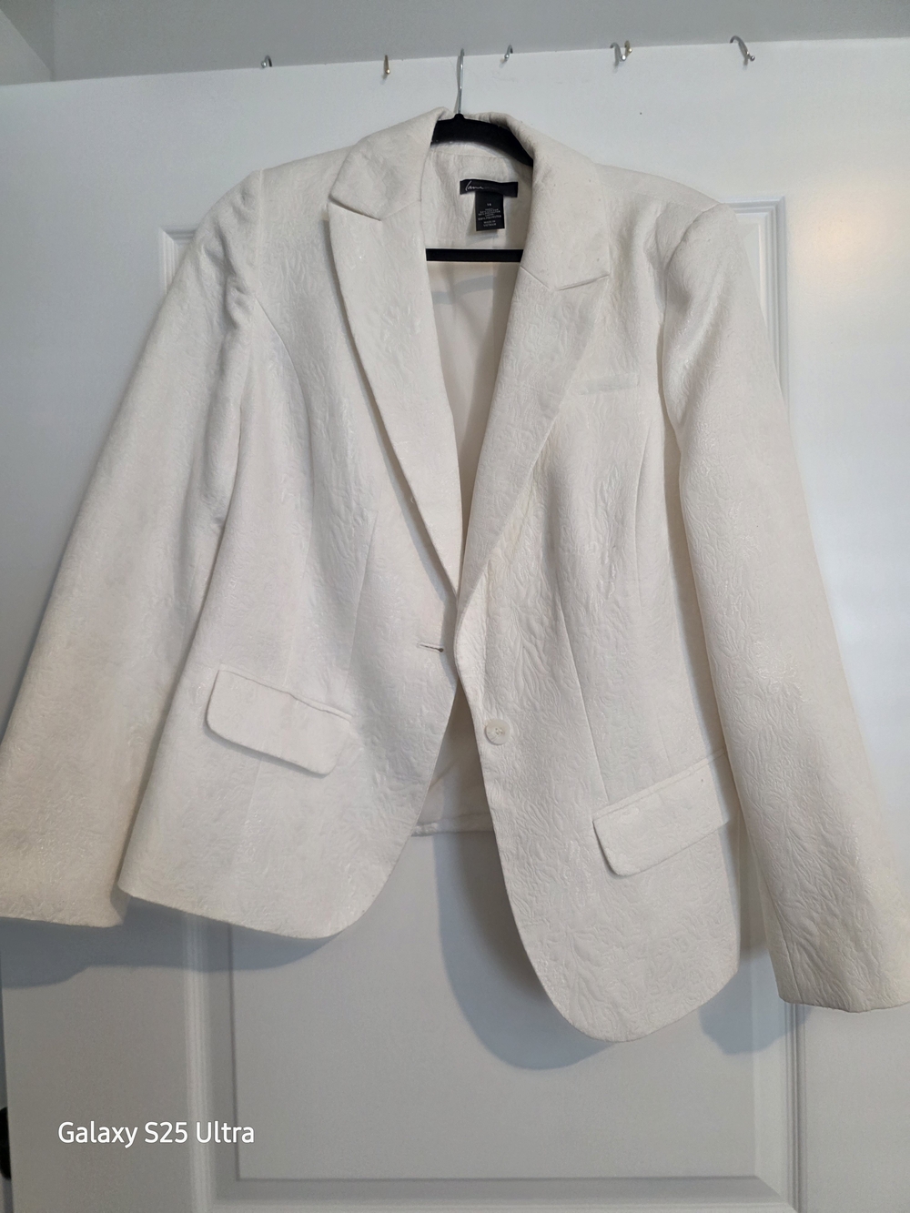 White Textured Women's Blazer Jacket - Classic Tailored Style